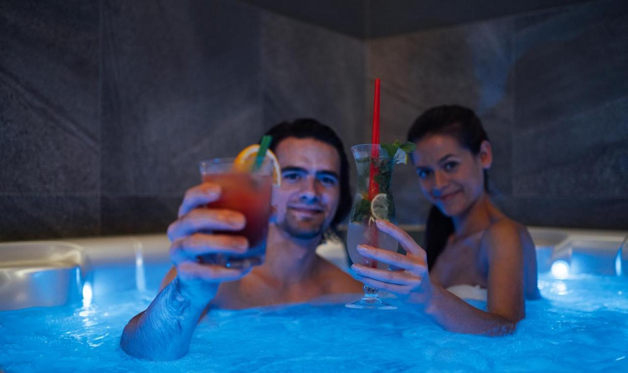Wellness Relax - Luxusni Hotel Praga Esterno foto